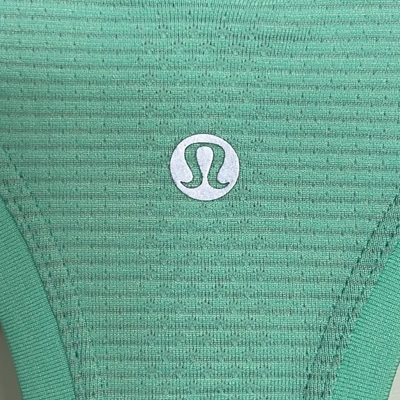 Lululemon RB Tank Size 8 New With Tags - Picture 5 of 5